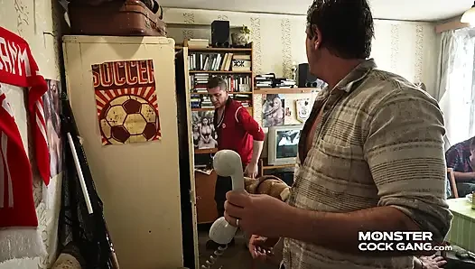 5 büyük yarağın lezzetli boşalması (monstercockgang)
