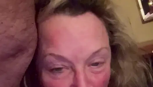 Wanita penurut rambut pirang suka banget di-doggy