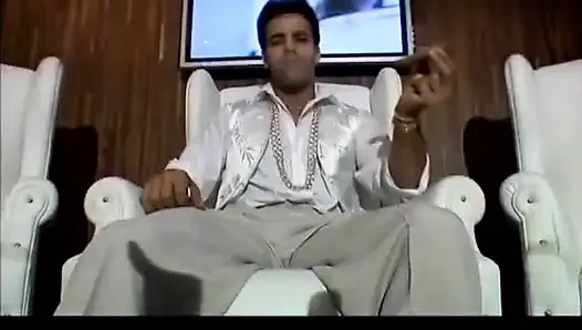 Cewek yang hampir cukup umur nyepong kontol besar setelah memeknya dicicipi