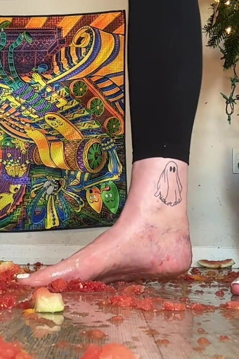 67 Giantess Size 16 Slo-mo Feet Crush Slow Motion Oranges & Watermelon Destruction