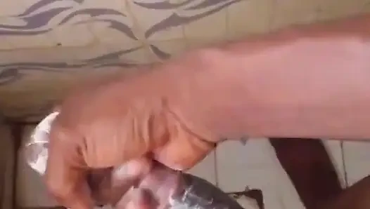 Banyoda Canavar Yarakla Mastürbasyon Yapıyor