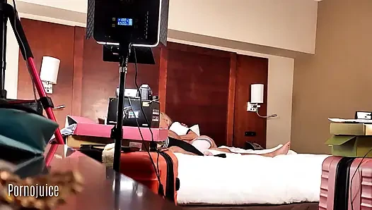 Межрасовые лизательницы задниц пик за кулисами с участием Dawn Layla и Xtrarenee