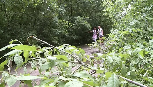 Yalnız işeyen kızlar Betty Style ve colette iki seksi çiş kızı