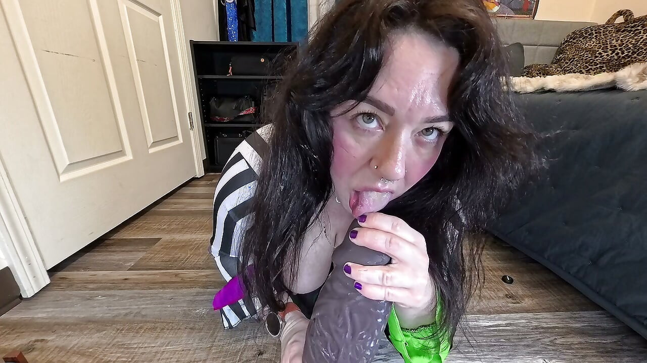MILF Naik Dildo Besar - Fetish & Orgasme - Kentut & Cosplay