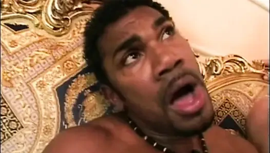 Kontol raksasa pria kulit hitam dientot habis-habisan dan dicrot di toket banyak pelacur amatir muda