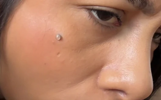 Cewek seksi rambut cokelat ini lagi asik nyepong dan ngentot kontol sampai lubangnya menganga lebar - pov