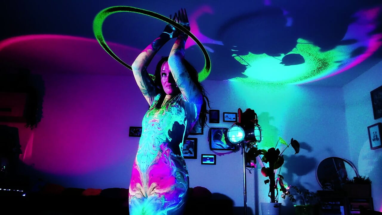 Neon Raver Lays A Clutch Of Eggs In UV Then Pisses: Ovipositor, Egg Play And Watersports Seduction