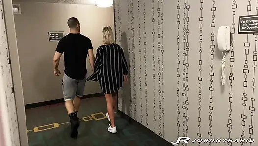 Johnnyrapid Johnny Rapid kyler drayke'i baştan çıkarmak ve sikişmek için üvey annesine katılıyor