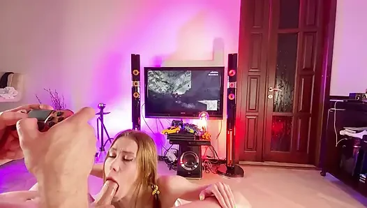 Он тренируется с моим тугим очком и кончает на мое лицо