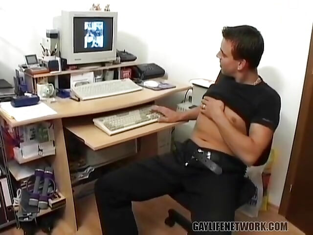 Abriendo el culo con un puño