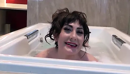 Melody mynx MILF Sudsy Tub urlaub solo
