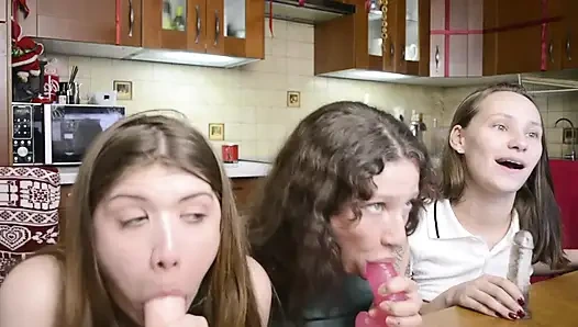 Sapık sürtük kız arkadaşlar üçlü seks emiyor ateşli