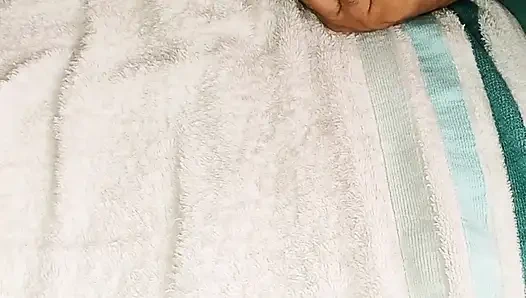 Hiyunamei suka pamer memek di kamar