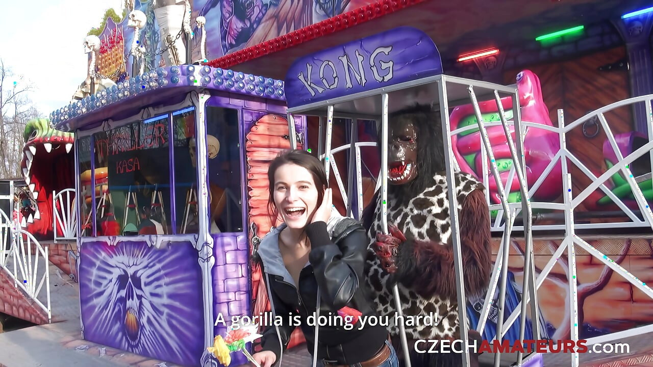 Beautiful young woman fucks in public (Czech Amateurs)