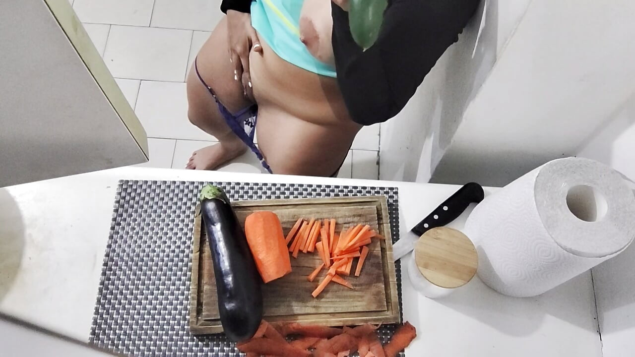I shove a huge cucumber up my hungry asshole - Fetish