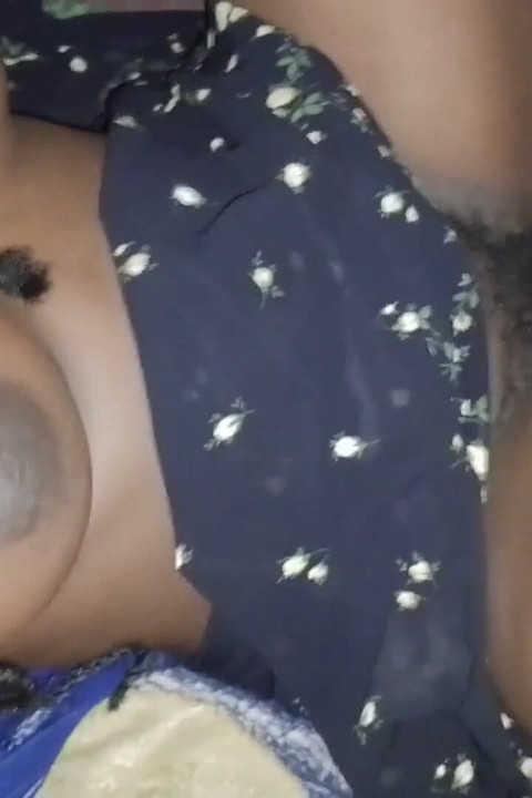 Devojka velikih sisa je jebana u usku pičku