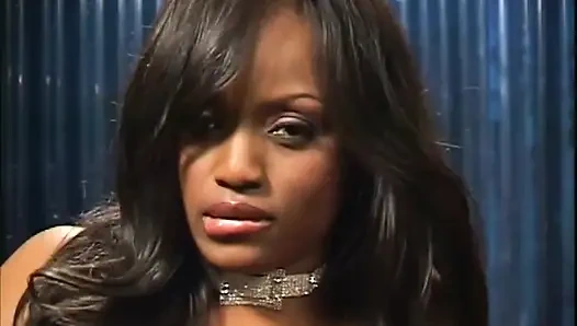 Büyük memeli zenci kız oynamak istiyor