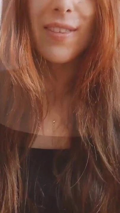 Zapanjujući trenutak iz "ASMR JOI - tvoja devojka se brine o tebi posle posla"