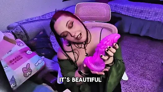 РАСПАКОВЫВАЮ МОЮ НОВУЮ ИГРУШКУ