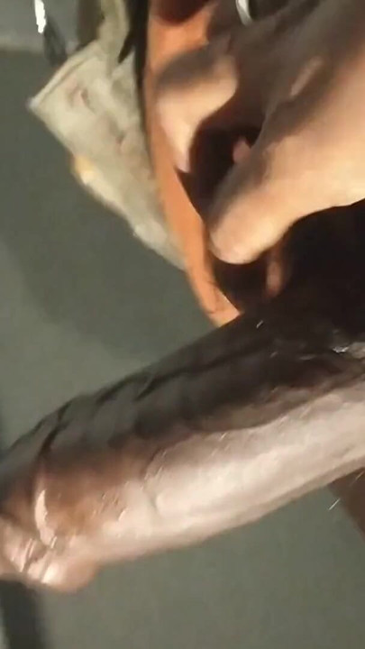 Momento épico de "Massagem com óleo tamil de 10 polegadas com parashute"