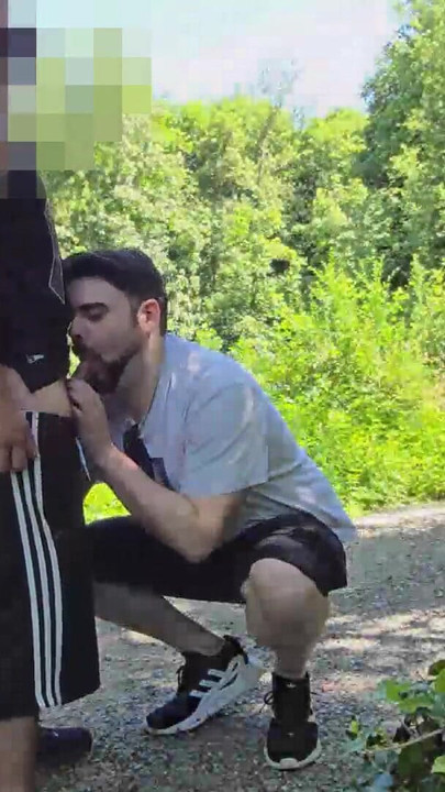 Spektakularan trenutak iz "Strejt momak Steven i ja sisamo jedno drugome u šumi i jašem ga bez kondoma"