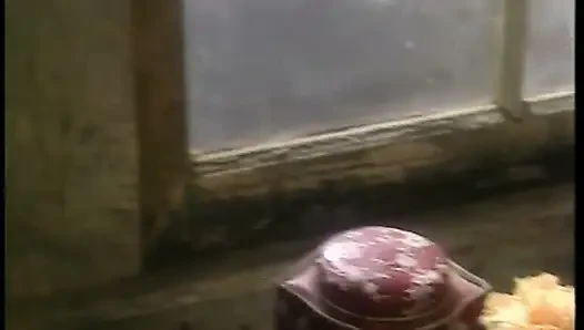 Güzel memeli ateşli kız büyük kalın bir yarağa biniyor