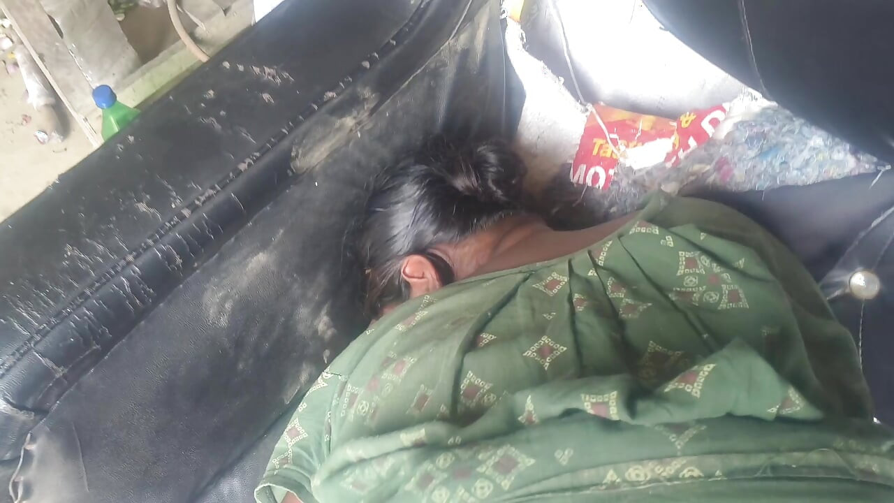 Pados ki bhabhi ko lunch mein chudai ki