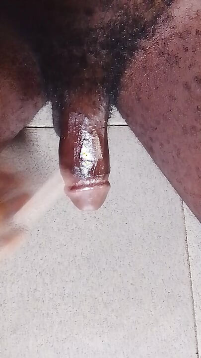 Grosse éjaculation par une grosse noire