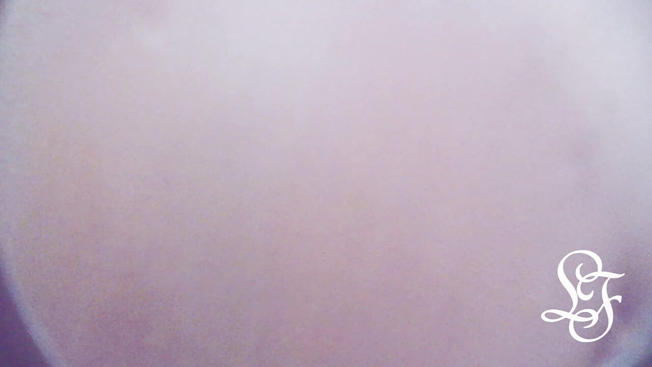 一日中おしっこを温かくしてお前の顔に温かいシャワーを浴びさせたんだ。
