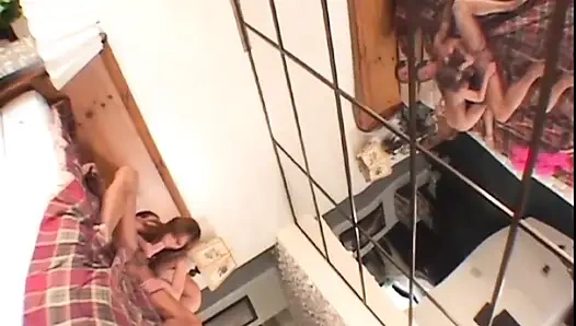 Горячую азиатскую тинку с удивительной круглой задницей жестко трахают