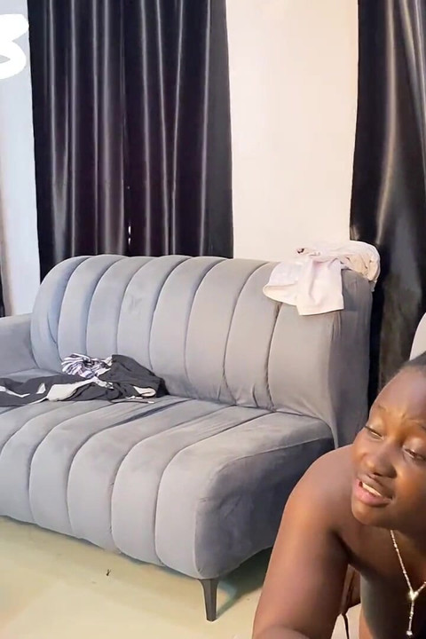 Itxqueen and Her Friend Seduced and Fucked Emris53