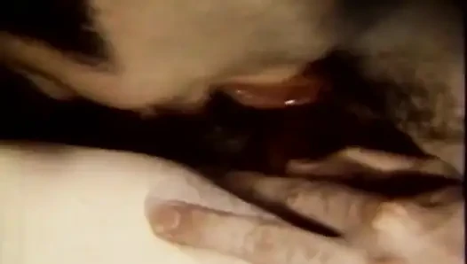 Kontol berjembut di memek jembut tebal, masturbasi menjilati memek