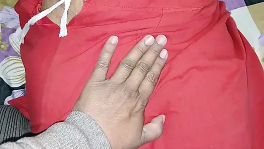 Üvey Üvey Kız Kardeşimi Yatakta Külotsuz Yakaladım