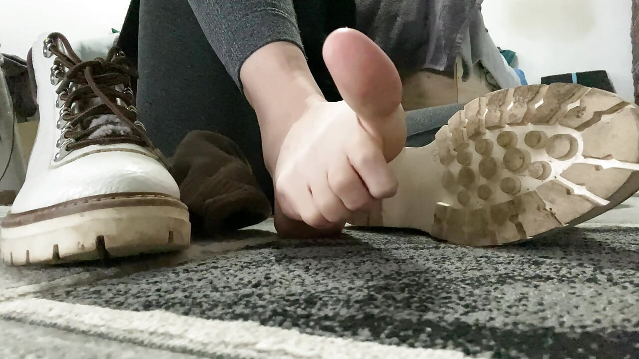Смердючі ноги і пальці ніг після прогулянки в чоботях