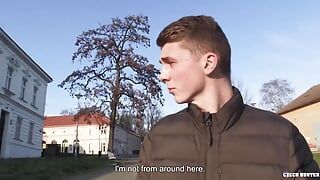 Bigstr - неслухняний twink отримує пропозицію, від цієї він не може відмовитися, тепер він смокче і катається на члені, відео від першої особи