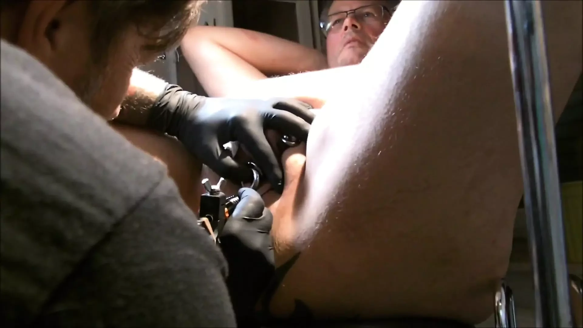 La fin de ta virilité, partie 3 - le tatouage