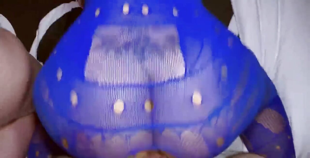 Vú bự vú to chơi ba người với Nữ hoàng Rogue và Virgo chia sẻ con cặc lớn của tôi!