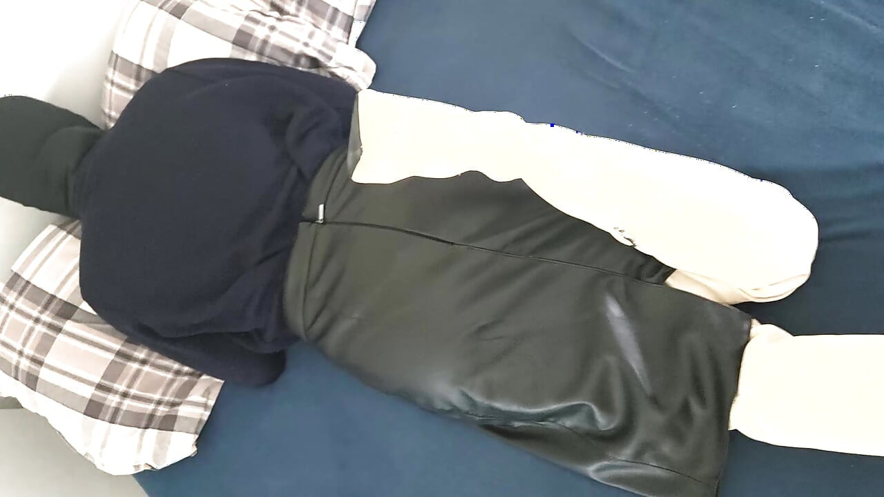 Białe buty mają mnie całkowicie na jej łasce, rozmiar 36
