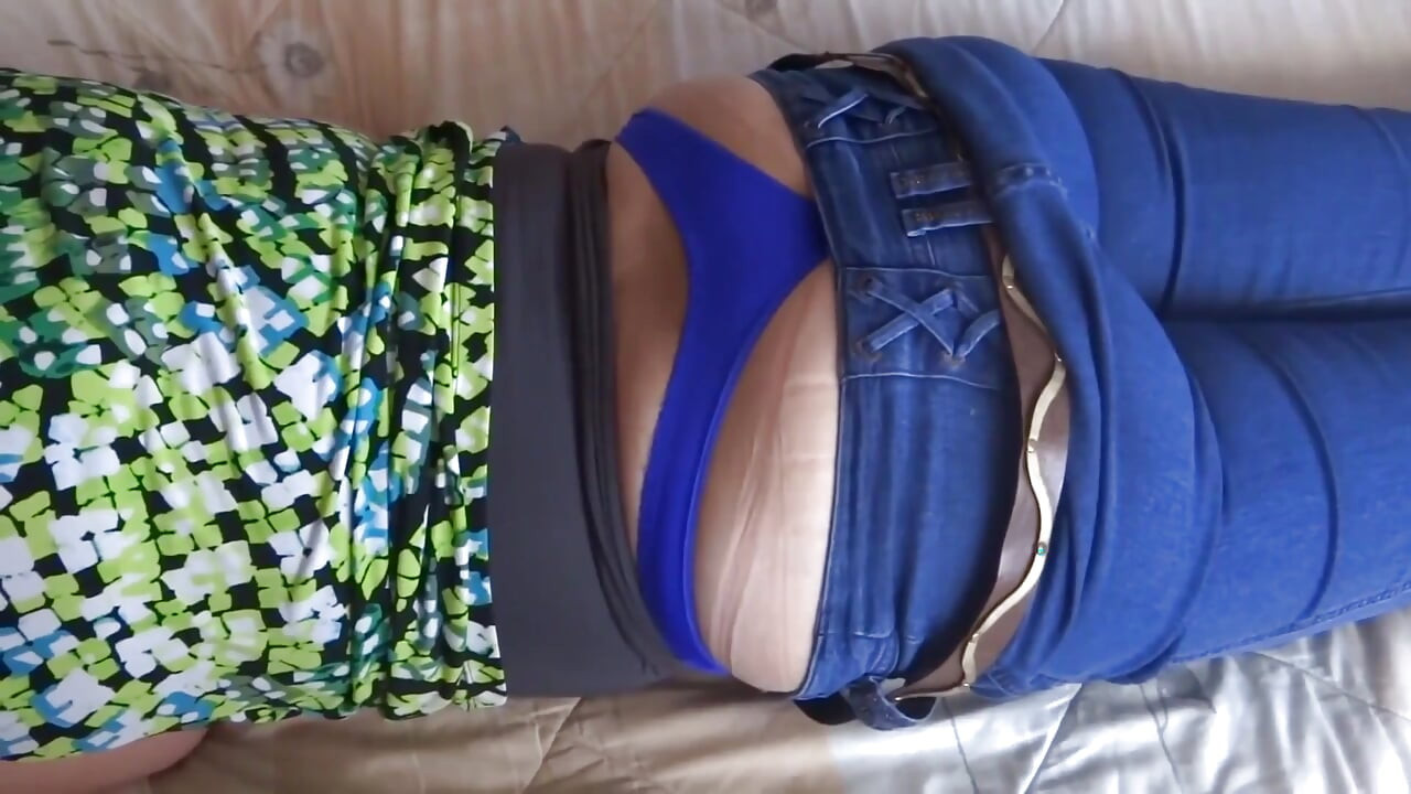 Pasierb prosi macochę o masturbację, by ją przelecieć, a ona akceptuje