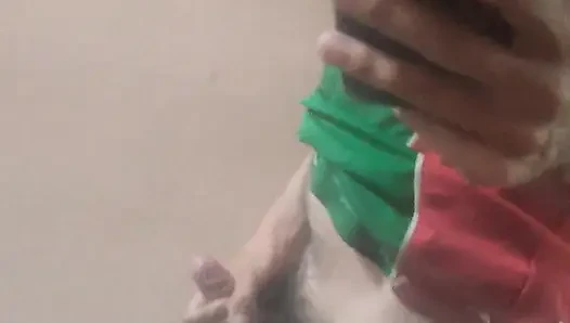 Kadın benden kalçalarımı ve penisimi oynatımın bir videosunu istiyor
