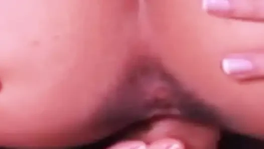 Memantul keras! Menunggangi dengan panik pada anggotanya yang keras.