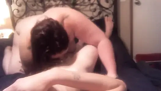 Ibu montok nyepong kontol & ngentot kontol