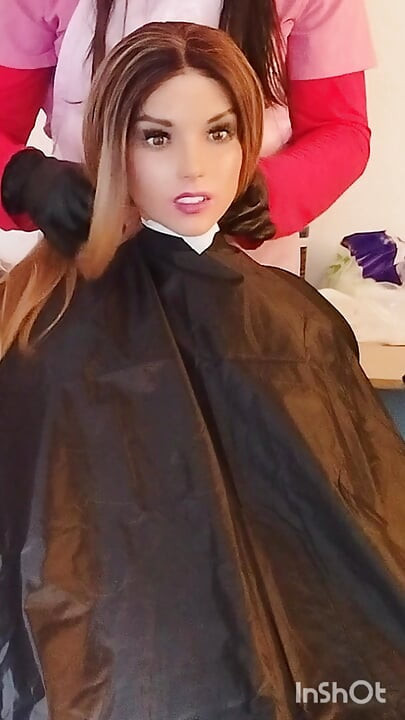Emma's black haircutting cape show