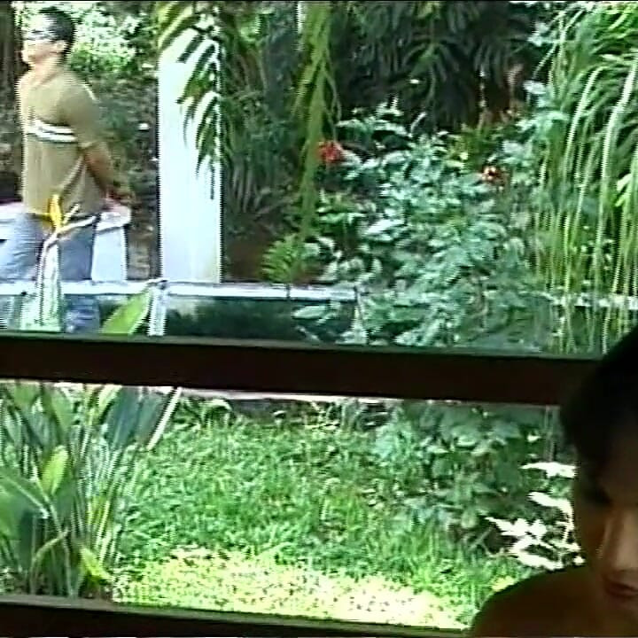 Pantat trans seksi fantastis disetubuhi oleh remaja dengan kontol besar yang muncrat di pantatnya