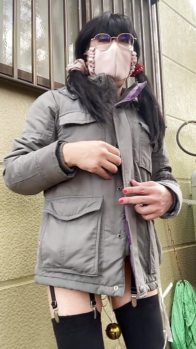 No118 Hiding in the shadow of a neighbor's house and masturbating Part 2