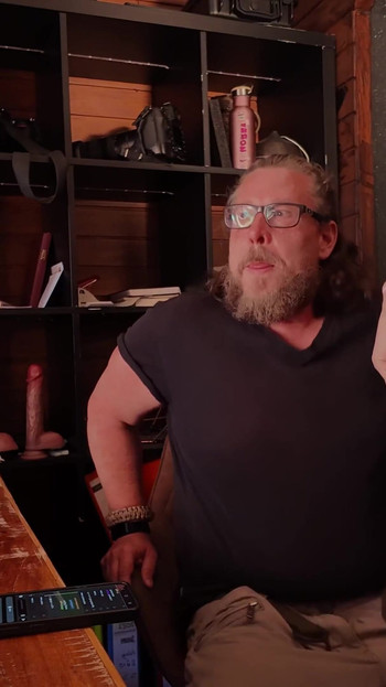 Moment à couper la mâchoire de « Webcam show, couple amateur réel - pipe, fessée et contrôle des jouets »