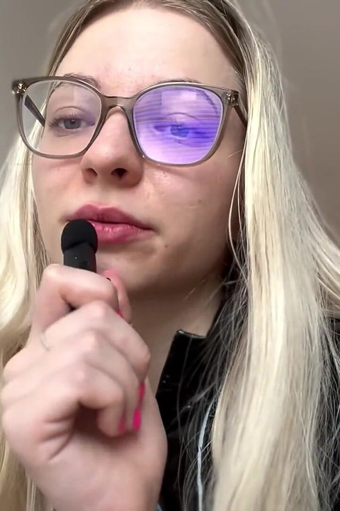 Je bent net ontmaskerd als een mietje! Asmr rollenspel