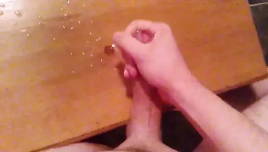 masanın üzerinde Cumming