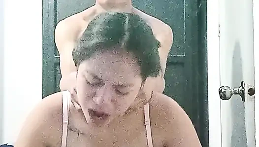 Verdammt üppige, reiche Schulmädchen mit großem Arsch hat es geliebt, dass ich sie am Arsch gefressen habe