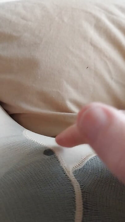 Watch This Beautiful Tiny Clitty Cum